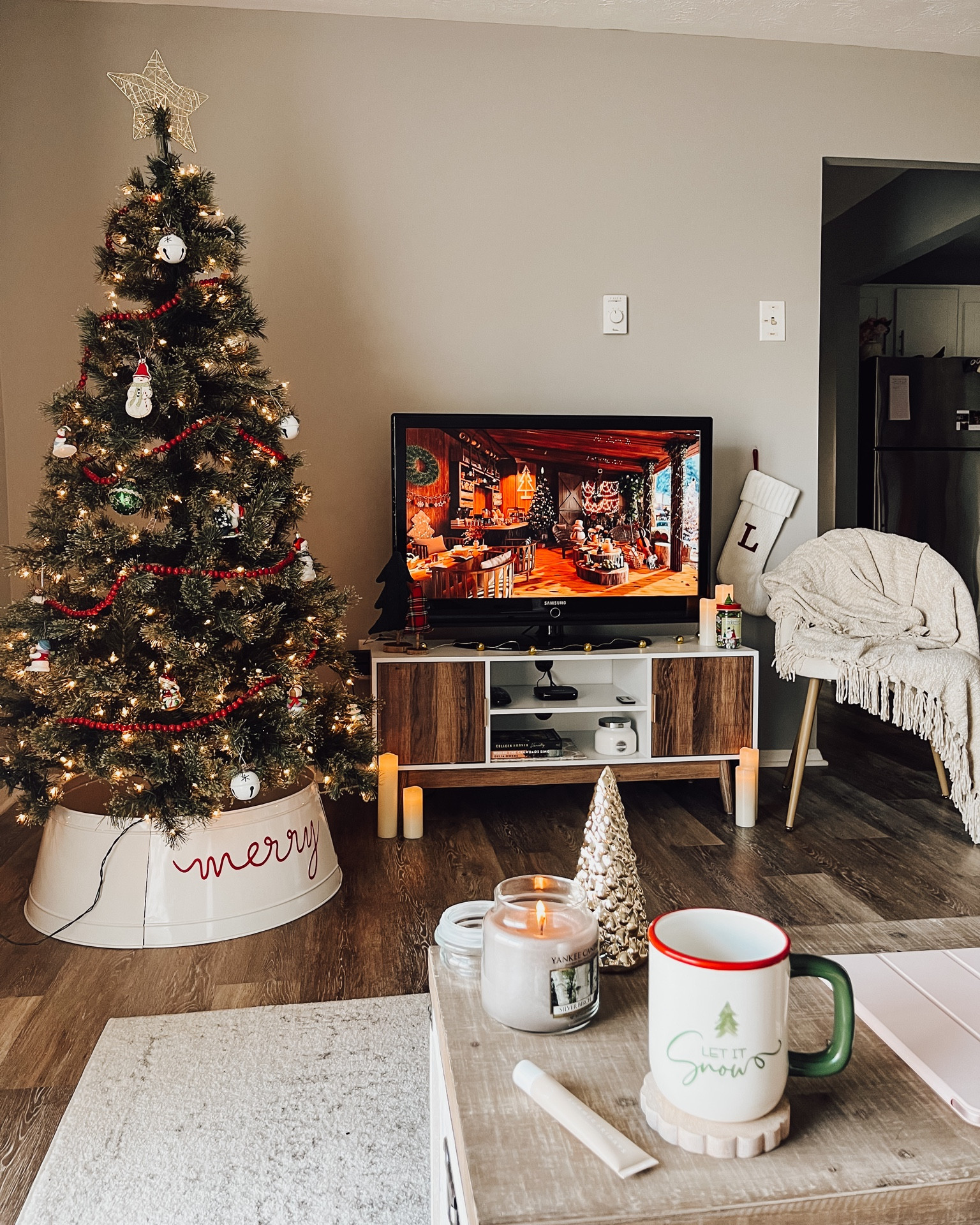 Christmas tree, holiday decor, cozy home 

#LTKHoliday #LTKhome #LTKGiftGuide