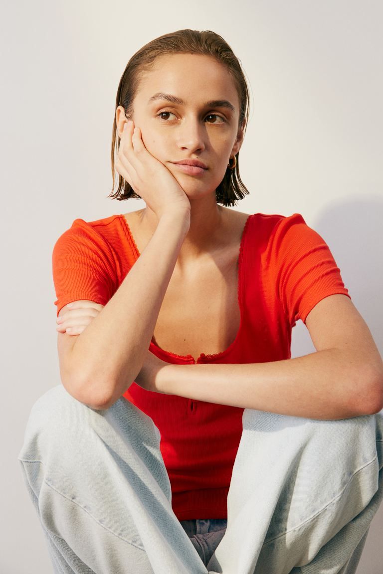 Ribbed Jersey Top - Low-cut Neckline - Short sleeve - Bright red - Ladies | H&M US | H&M (US + CA)