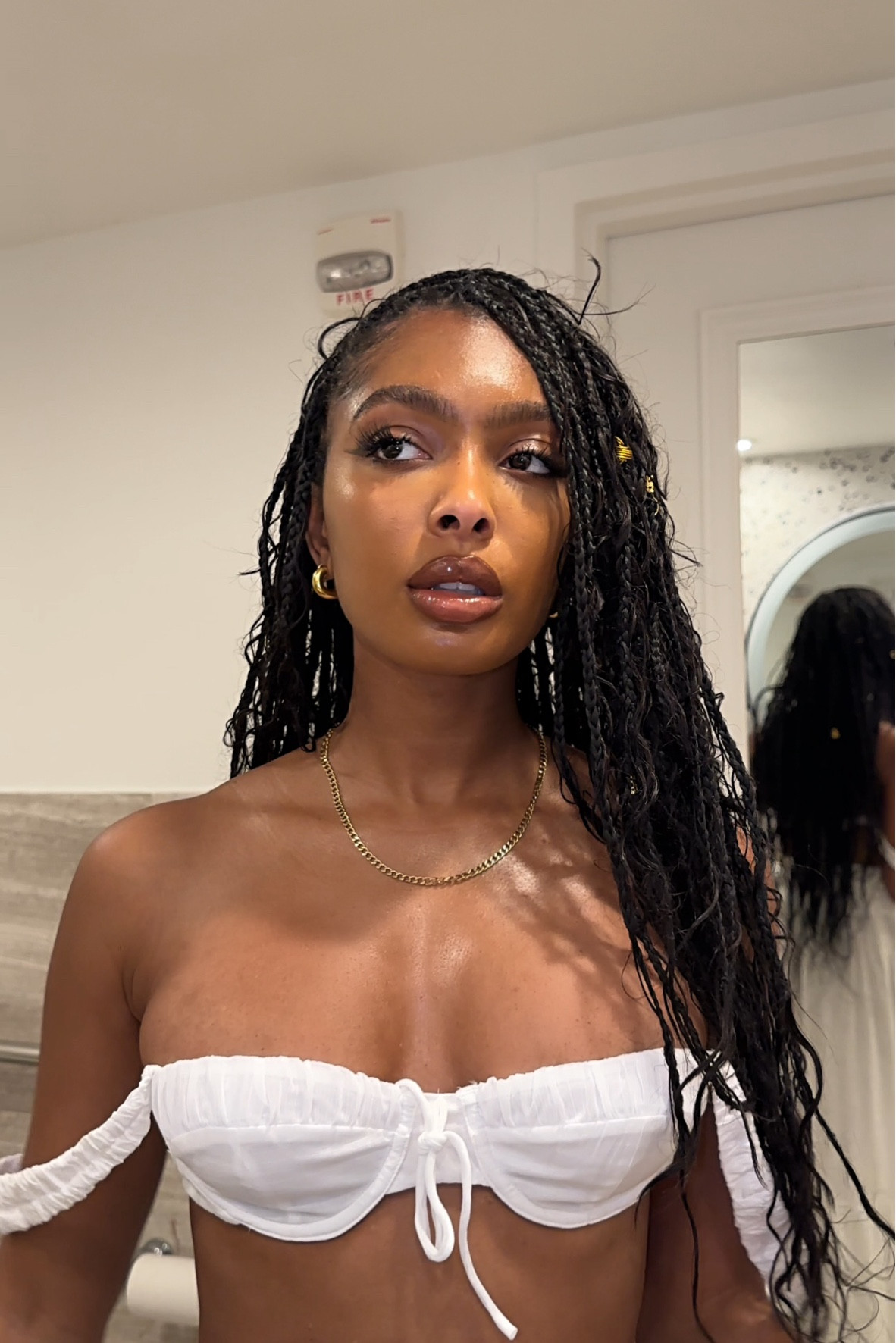 Beauty look 💄
Products used:
Ami Cole foundation stick
Hourglass concealer
Fenty beauty lipgloss
Refy eyebrow gel and pencil
Tatti lashes

#LTKbeauty #LTKeurope #LTKstyletip