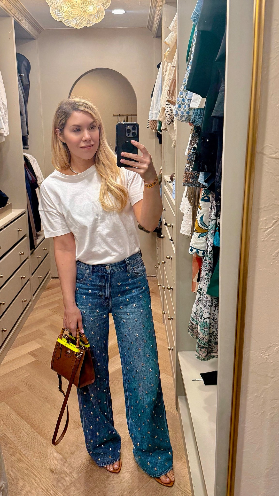 Jeans are almost 50% off!


#LTKSeasonal #LTKSaleAlert #LTKdayinmylife