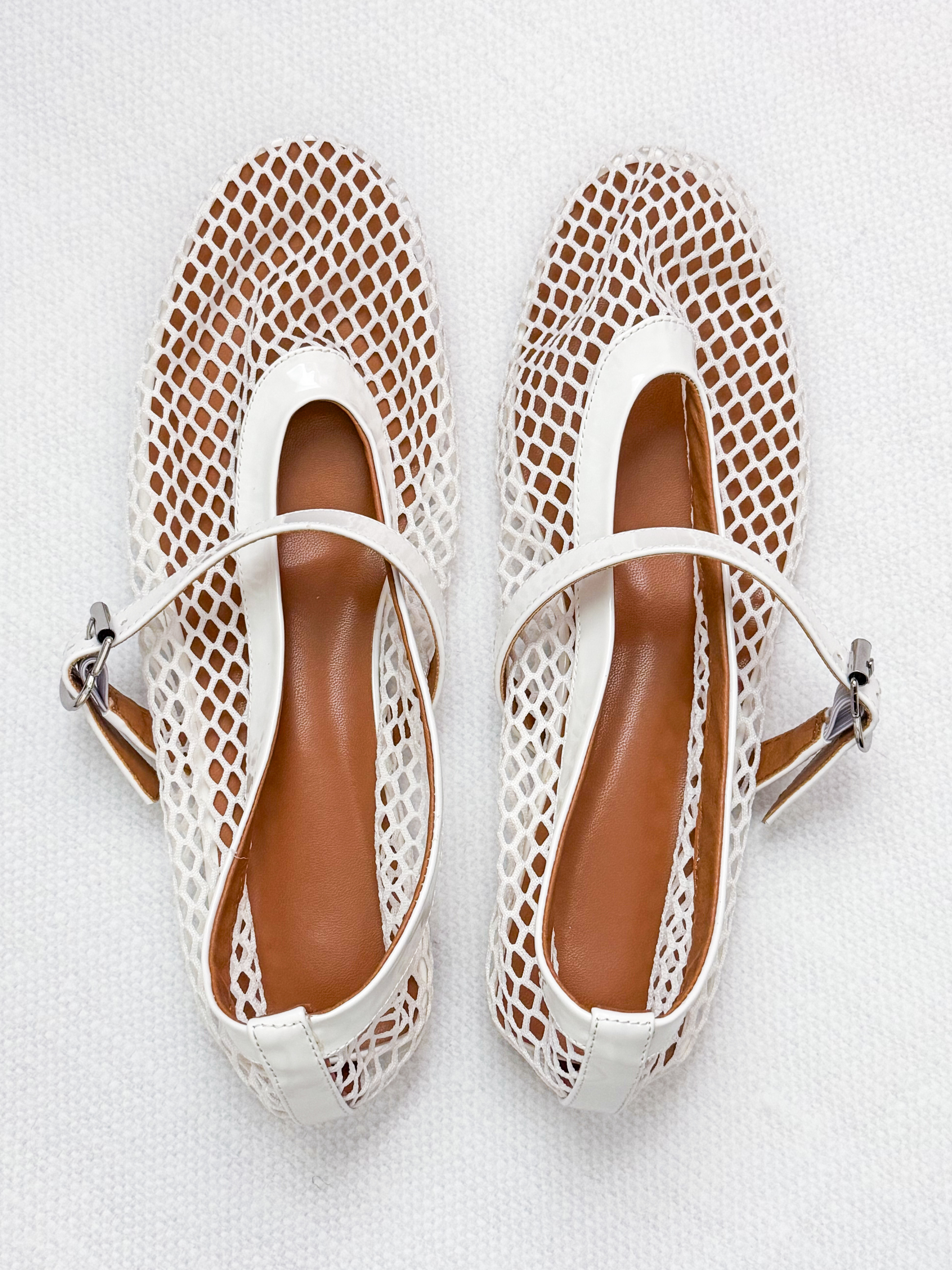 White mesh flats - I’m loving these for Spring and Summer!

They are comfortable, true to size and come in other colors.



Amazon finds, women’s shoes, mesh flats, Spring style , Spring Outfit , Spring Fashionn


#LTKShoeCrush #LTKSeasonal #LTKFindsUnder50
