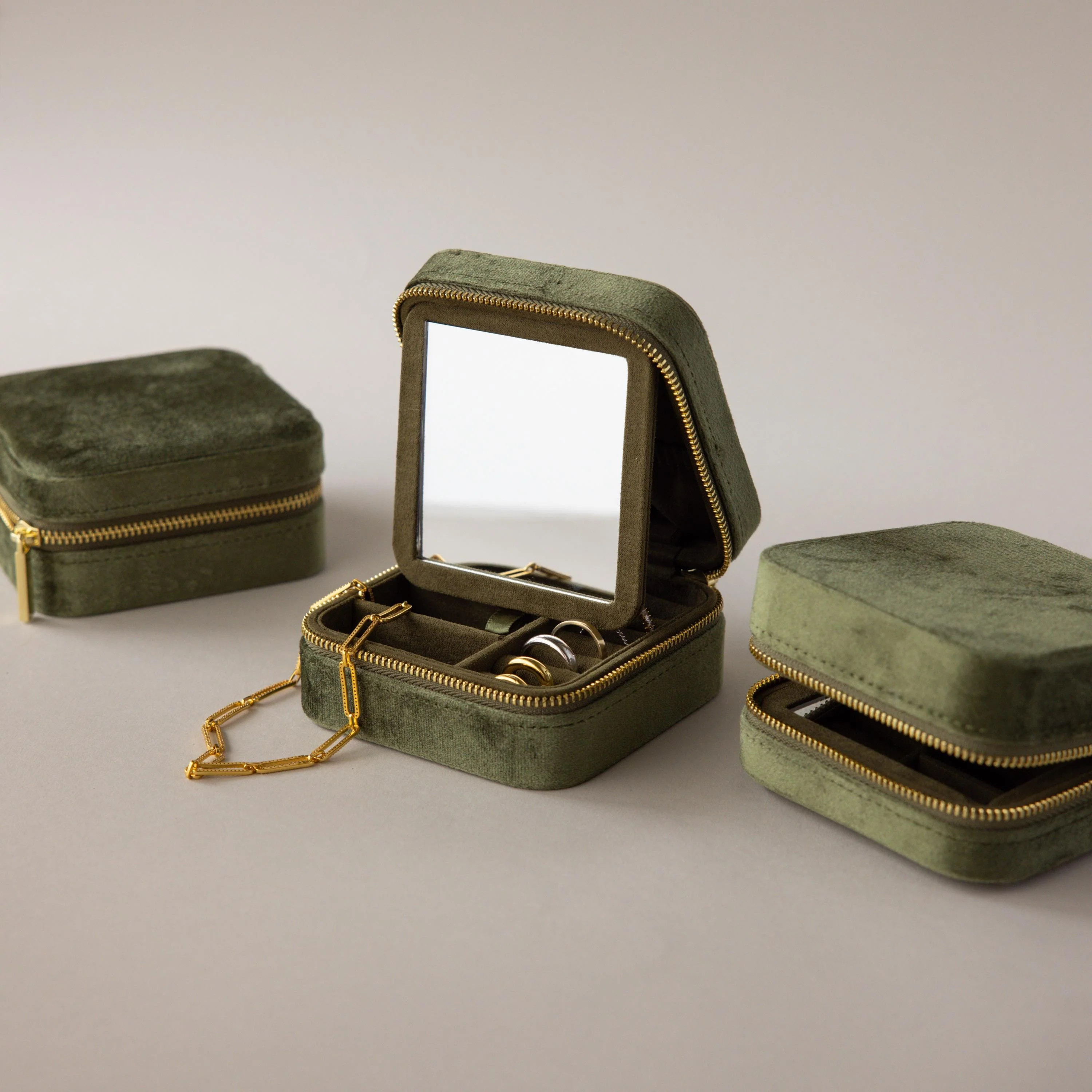 Green Square Velvet Mirror Jewelry Box | Caitlyn Minimalist | Caitlyn Minimalist