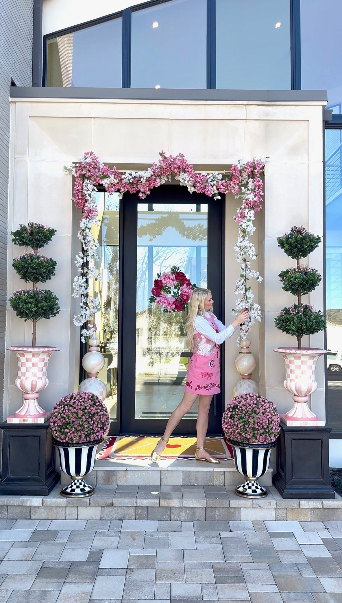 My Valentine’s Day porch!!

#LTKHome #LTKSeasonal #LTKValentine