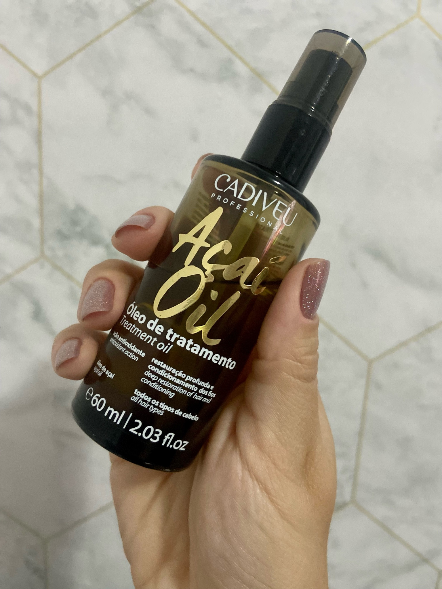 Meu queridinho pra fazer umectação.
Tem várias formas de usar: após a escova e chapinha,na hidratação ...
O cheiro é suave, elimina o frizz, promove brilho, nutrição e restaura profundamente os cabelos, mantendo os fios leves e macios.

#LTKbeauty #LTKbrasil