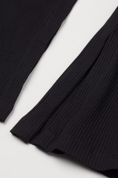 Flared Slit-detail Leggings
							
							$14.99 | H&M (US + CA)
