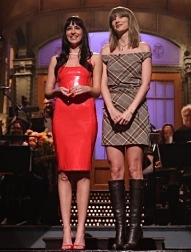 Taylor Swift's off the shoulder plaid mini dress, gold chain belt, fall leather knee-high boots