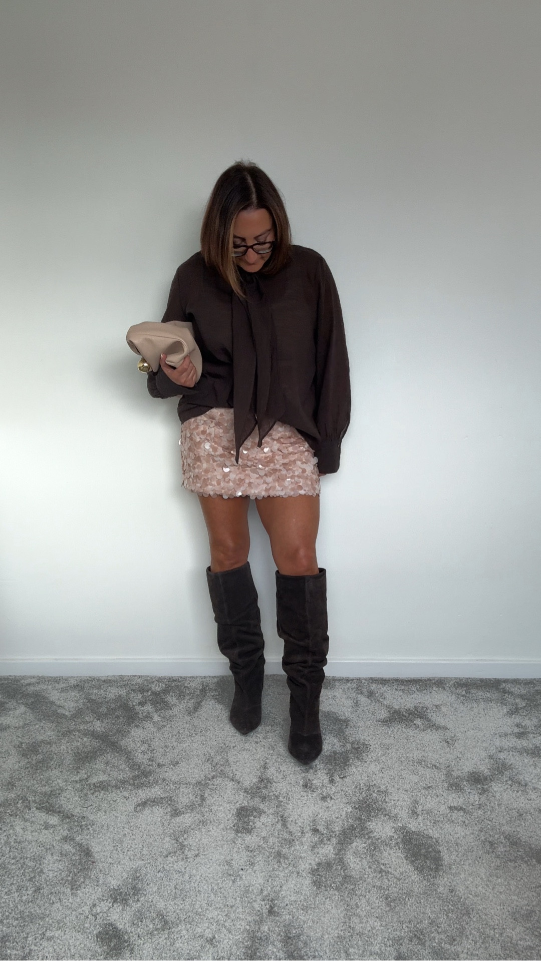 Brown bow blouse
Oversized clutch
Pink/nude sequin skirt
Brown suede slouch boots
Autumn and fall outfits
Outfit inspo
Mango
Zara
H&M


#LTKeurope #LTKuk #LTKautumn