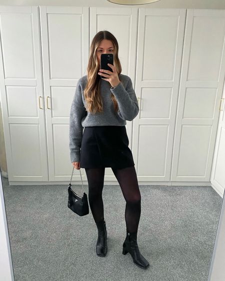 Ways to wear black tights 🖤

I’ve been wearing this outfit on repeat lately and love it paired with my heeled boots or dr martens. 

My tights are 40 denier from M&S and my jumper is old Zara. 



#LTKstyletip #LTKSeasonal #LTKGiftGuide