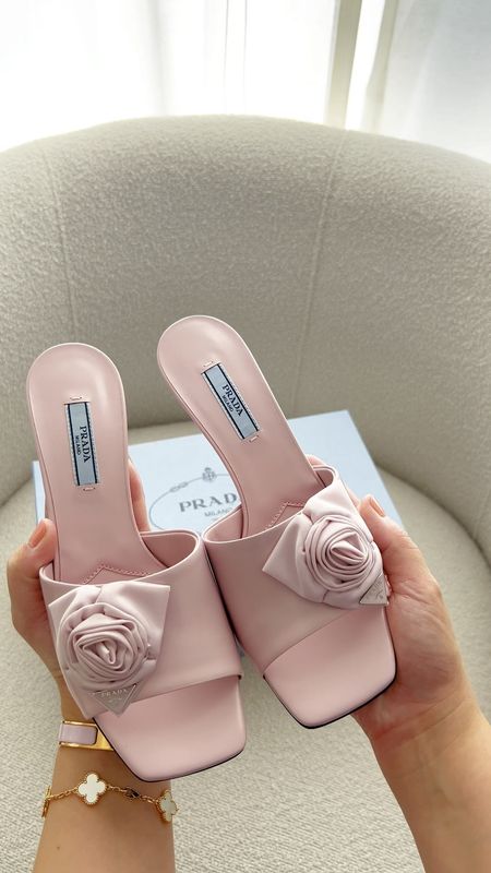 Unboxing my new Prada shoes 🌸💗

#LTKshoecrush #LTKSpringSale #LTKsalealert