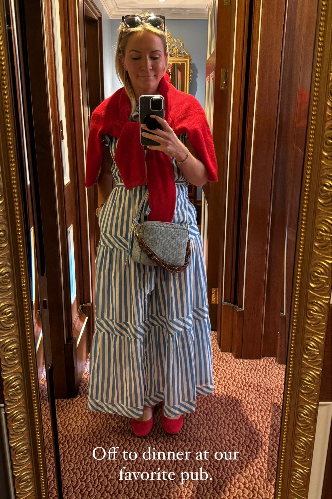 London pub outfit! Love the national colors here. #traveloutfit #londonengland