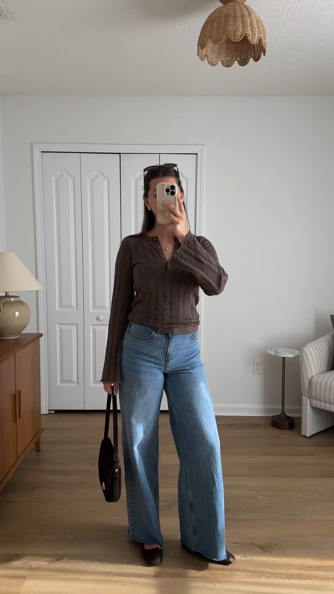 Casual ootd! Wearing 25 jeans and Xs top 

Gap factor code: GFFRIEND

#LTKStyleTip #LTKSeasonal #LTKSaleAlert