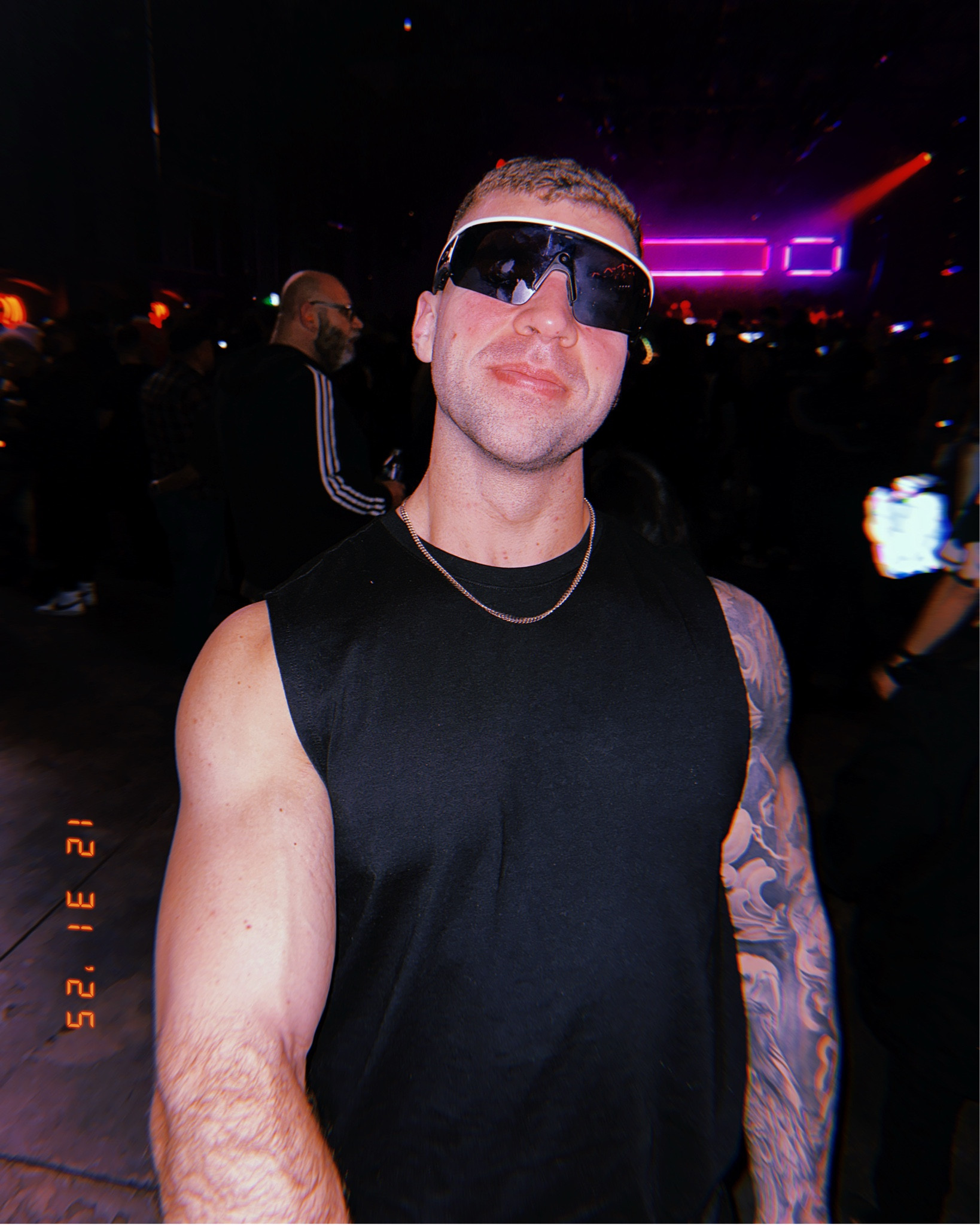 Techno night in Chicago 🖤 sleeveless tee, ink, and Oakley Meta glasses for the hands free POV vids all night. Dark, clean, comfortable, and built for the bass.

#LTKActive #LTKMens #LTKvlog