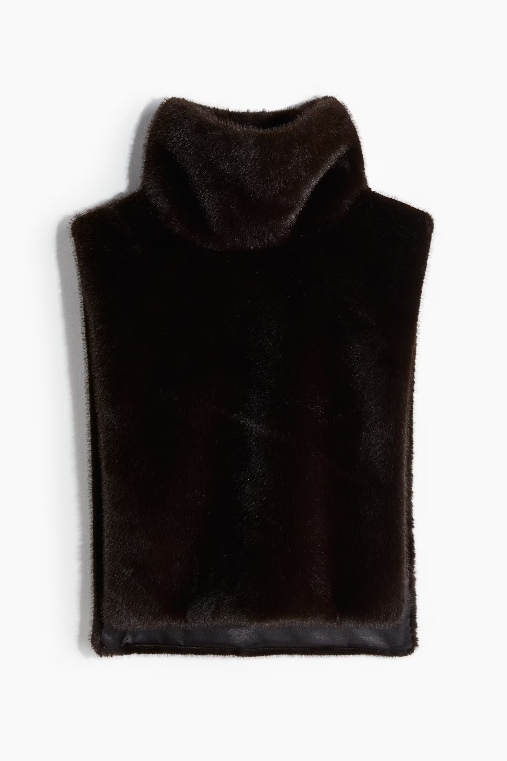 Fluffy neck warmer | H&M (UK, MY, IN, SG, PH, TW, HK)