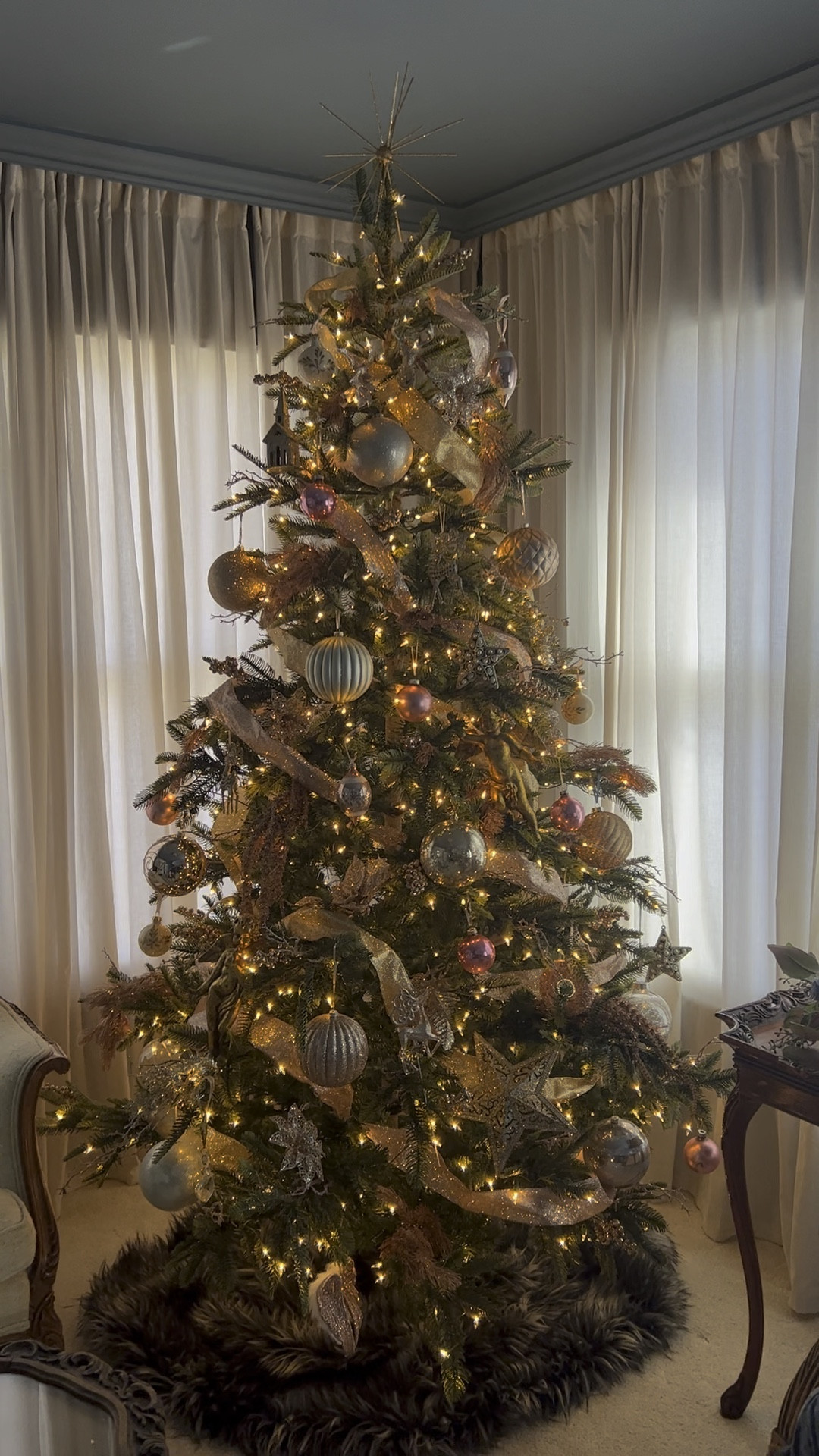 A gorgeous 7.5’ pre-lit Christmas tree, perfect for an 8’ ceiling. Realistic & affordable. Decorated with champagne, gold, and rose gold. 

#LTKSeasonal #LTKhome #LTKHoliday