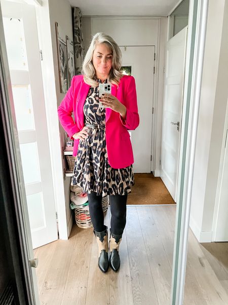 Outfits of the week

Hot pink blazer over a leopard print mini dress paired with western boots. 

Blazer Zara L (current)
Dress Shoeby XL (SS2022)
Boots Sacha (current)



#LTKcurves #LTKeurope #LTKworkwear