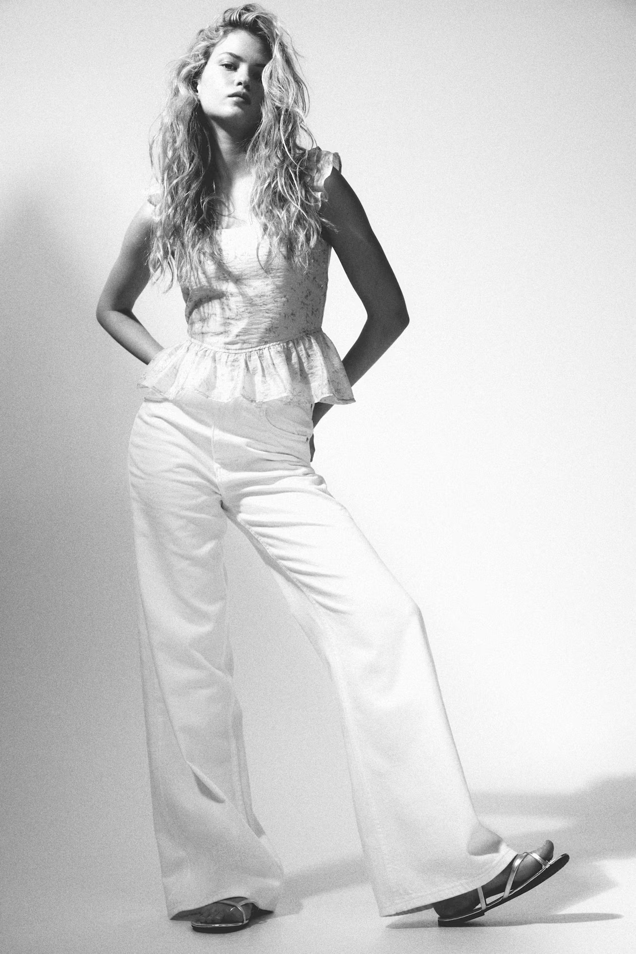 Wide Ultra High Jeans | H&M (UK, MY, IN, SG, PH, TW, HK)