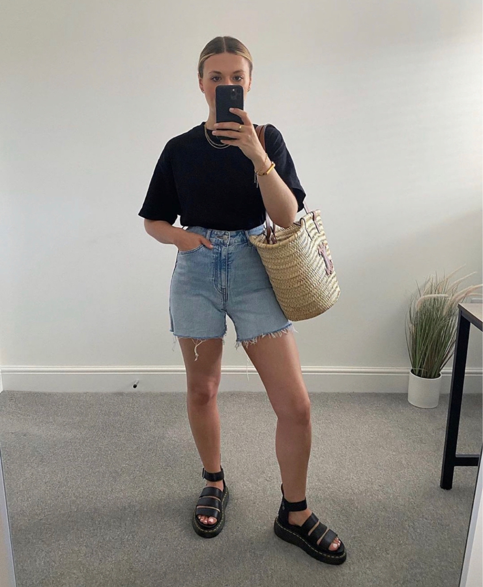 Black chunky sandal summer outfit 🖤

Black T-shirt, denim shorts & basket bag. 

These H&M denim shorts are the best fit I’ve ever owned! 



#LTKeurope #LTKstyletip #LTKSeasonal