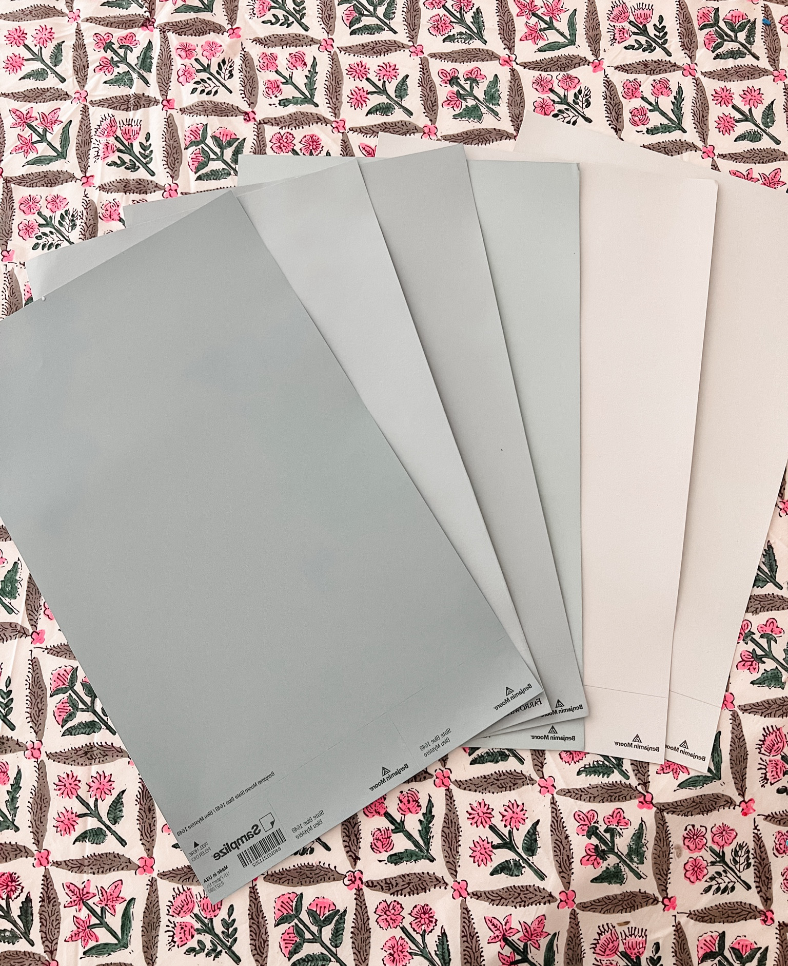 These are the best for helping with paint color selections! The @samplize peel and stick samples come in so many different colors (all my favs), and can easily be moved around the room to see how the light hits different spaces. They are easy to order online too! Linking a few of my fav blues 💙#ltkhome