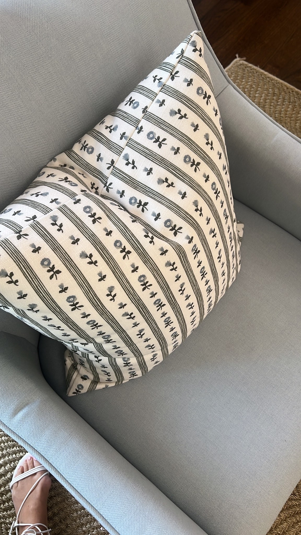 Love these green and blue pillows 

#LTKHome