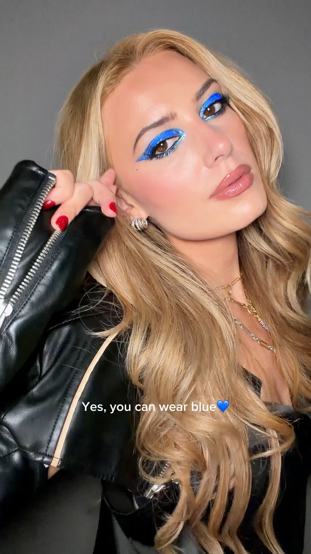 Electric blue eyes💙❄️ 

#LTKBeauty #LTKGiftGuide #LTKHoliday