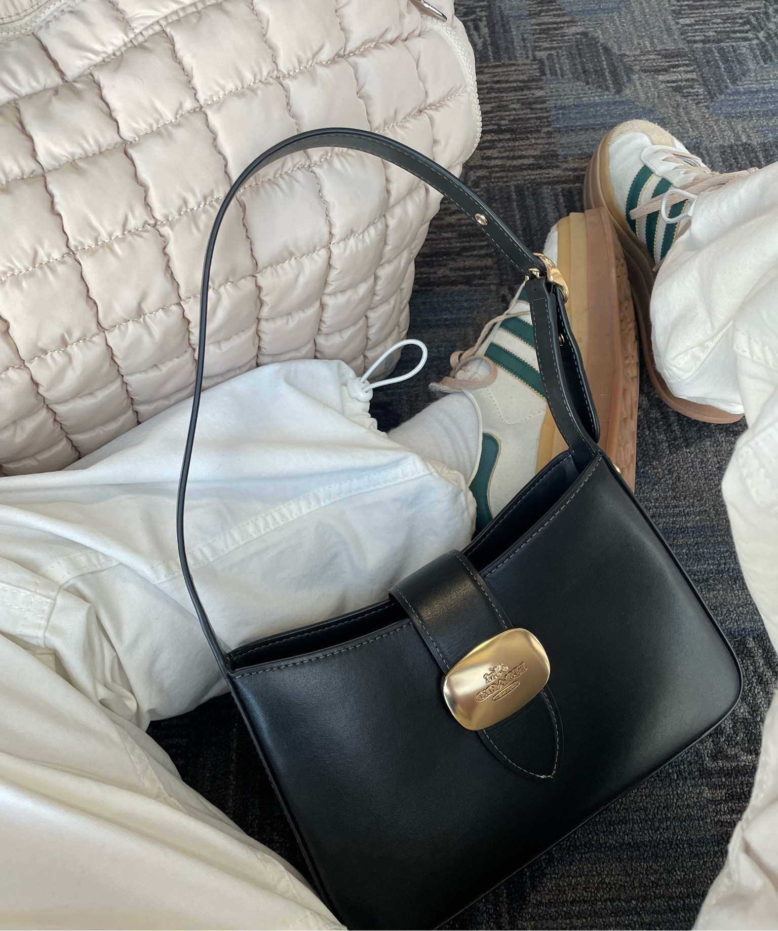 New Spring shoulder bag that goes with everything!!

#LTKitbag #LTKstyletip #LTKsalealert