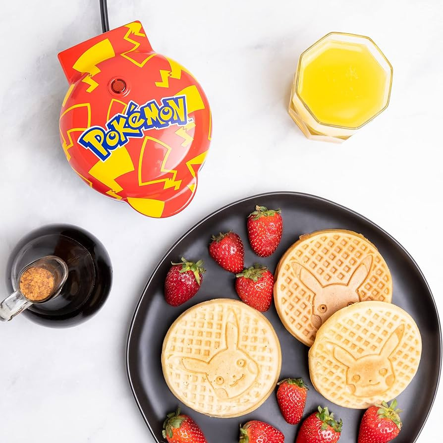Uncanny Brands Pokémon Pikachu Mini Waffle Maker - Pokemon Kitchen Appliance | Amazon (US)