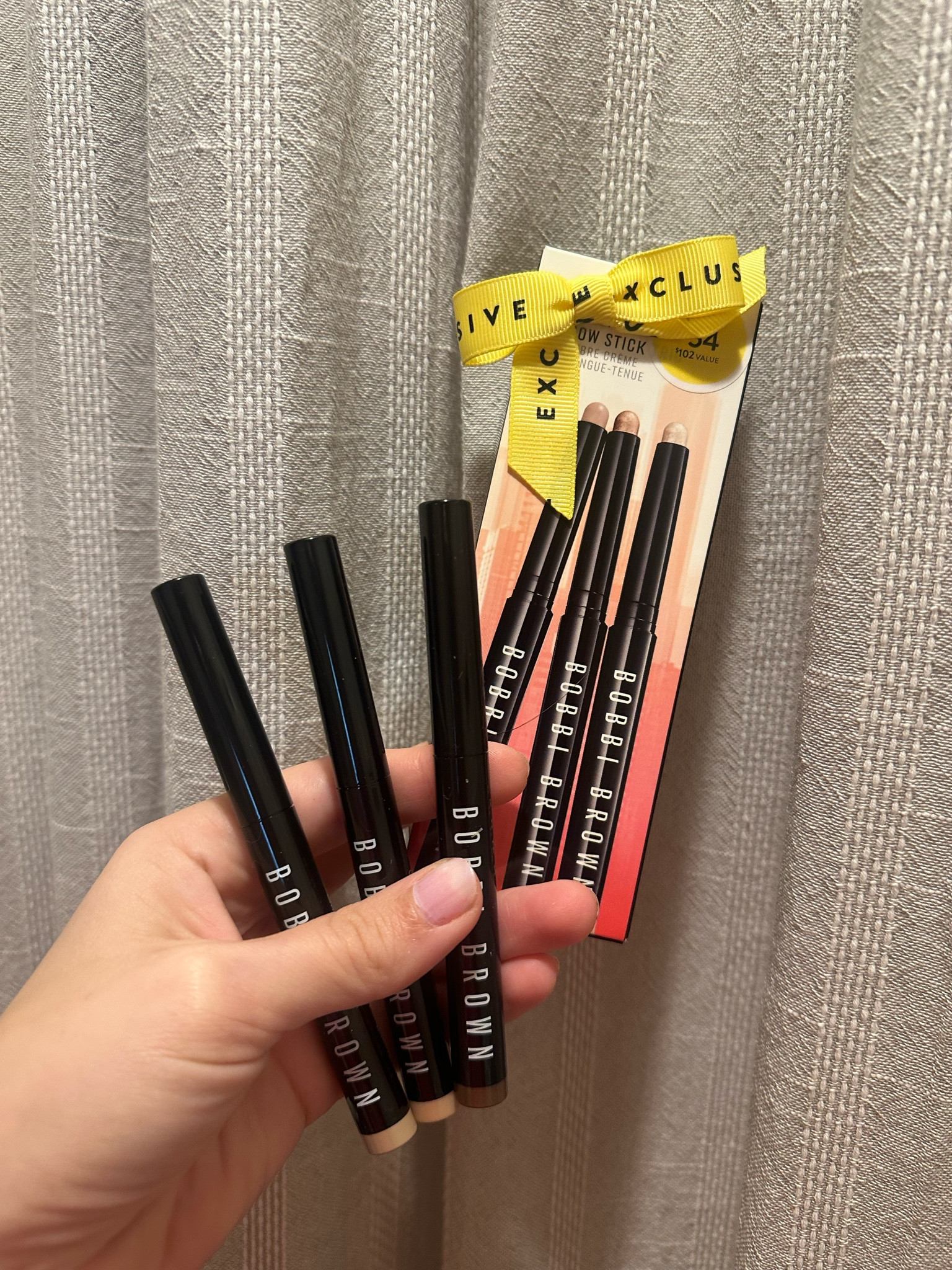 My favorite eyeshadow sticks that I use everyday! Normally each one is $34, and this set is 3 for $54!! 

Laura Mercier cream eyeshadow sticks

#LTKBeauty #LTKSaleAlert #LTKxNSale