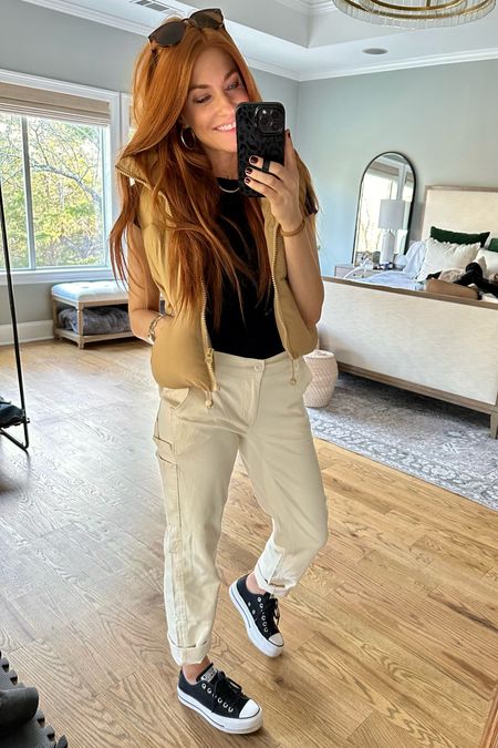 These carpenter cargo pants are $35 right now! I’ve included all the of items I used to style them below! 😊

#LTKstyletip #LTKFind #LTKSale