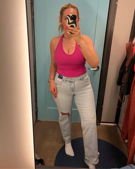 These are the Old Navy OG loose low-rise jeans. I’m wearing them I’m a size 10. They were a little too short & I didn’t mean to grab low rise lol so I did not get them. But they’re cute!

#oldnavysale #oldnavyfinds #oldnavyjeans #midsizeoutfit #midsizestyle #midsize 

#LTKunder50 #LTKsalealert #LTKcurves