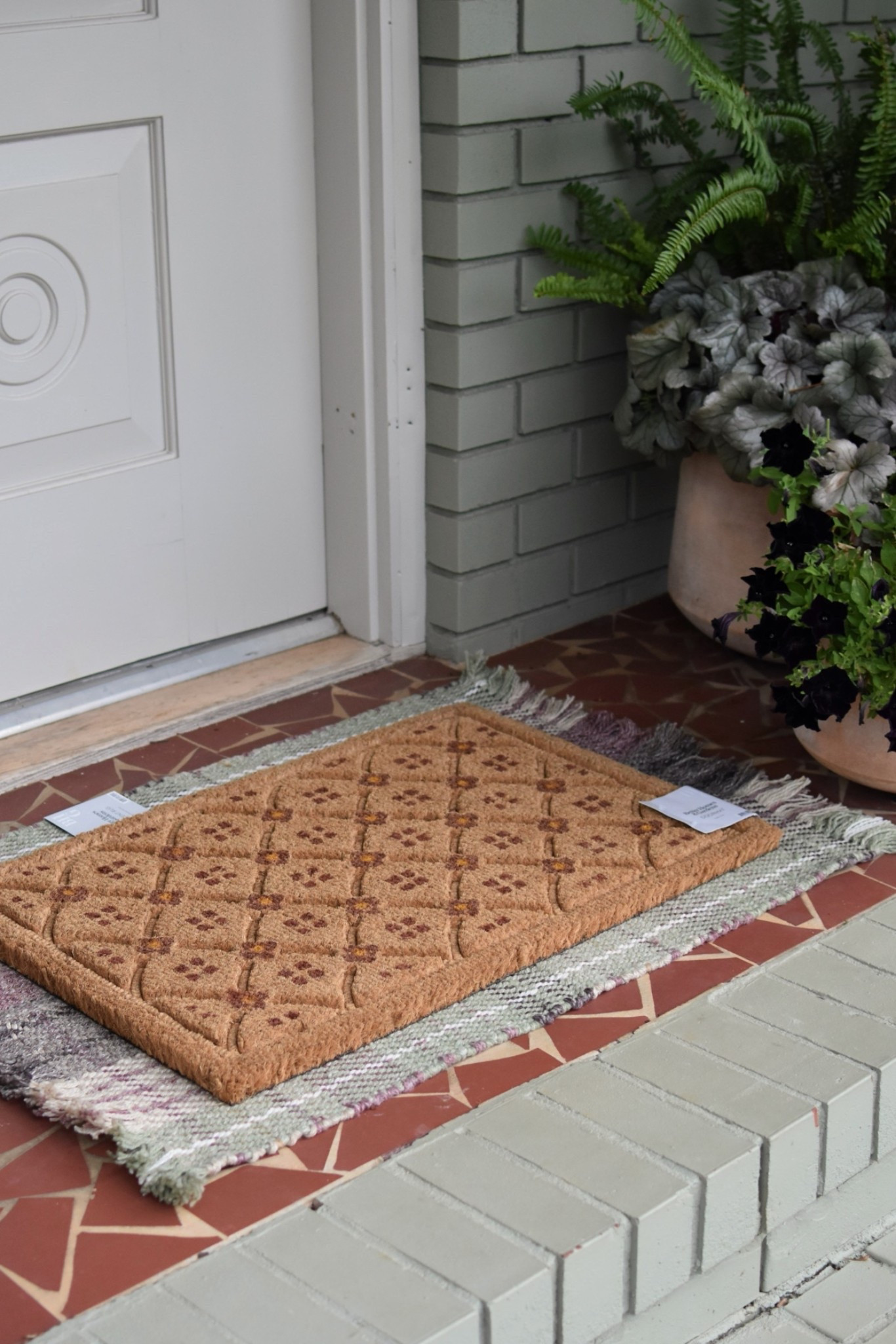 Pattern mixing as we head into fall! I love this tartan plaid layering rug with a geometric door mat. The colors match my porch perfectly!