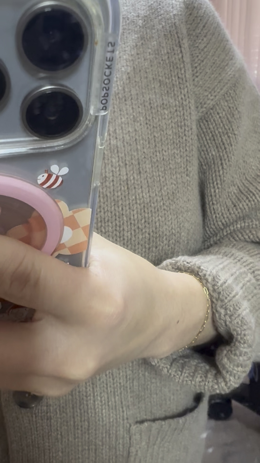 The perfect work cardigan. Not too hot. And my favorite short girl jeans! 

Crop jeans for short legs. 

Sweater runs large and is meant to be oversized. I sized two sizes down for a more fitted feel. 

Jenni Kayne 
Mother denim
Work wear
Sweater life



#LTKWorkwear #LTKStyleTip #LTKWatchNow