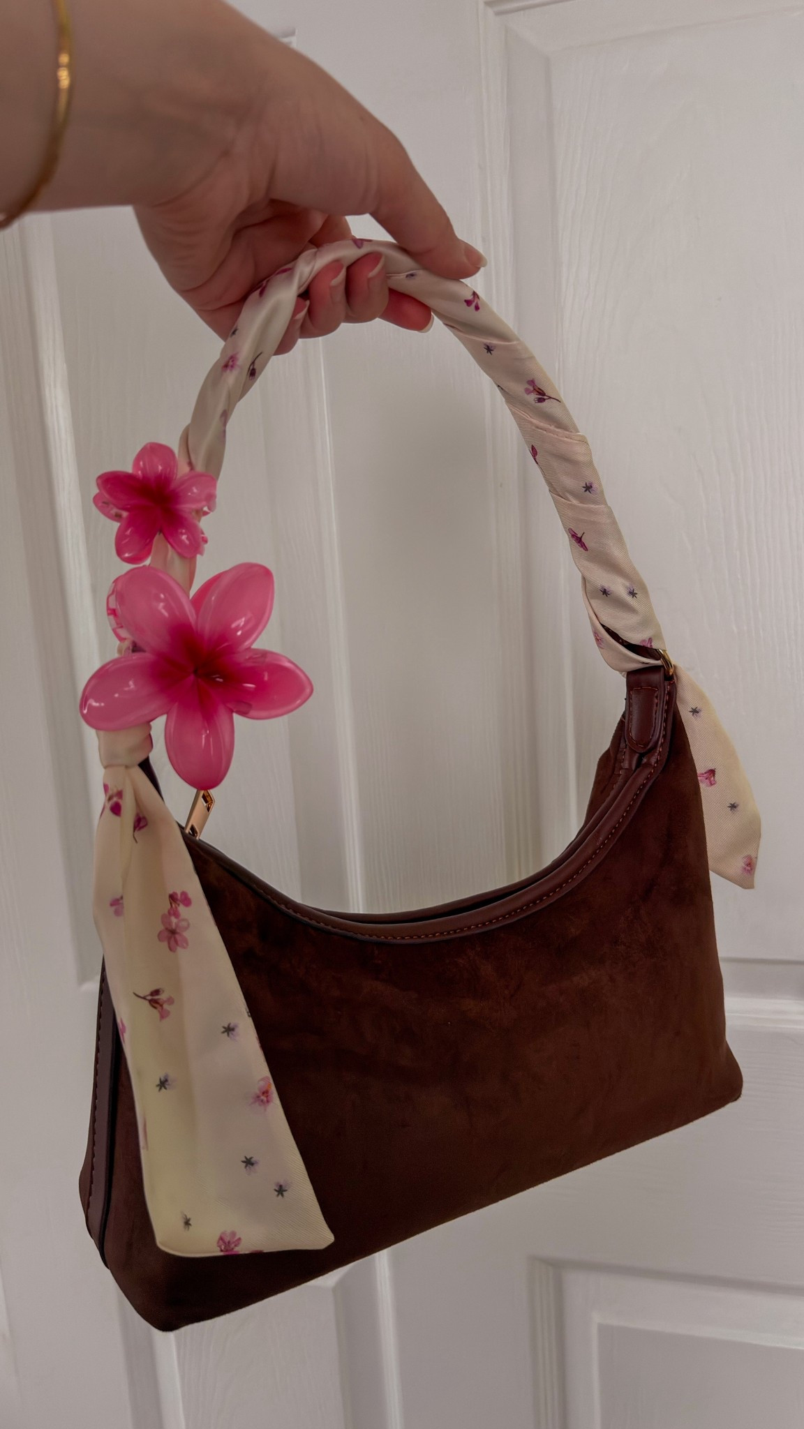 Brown faux suede shoulder bag 

#LTKautumn