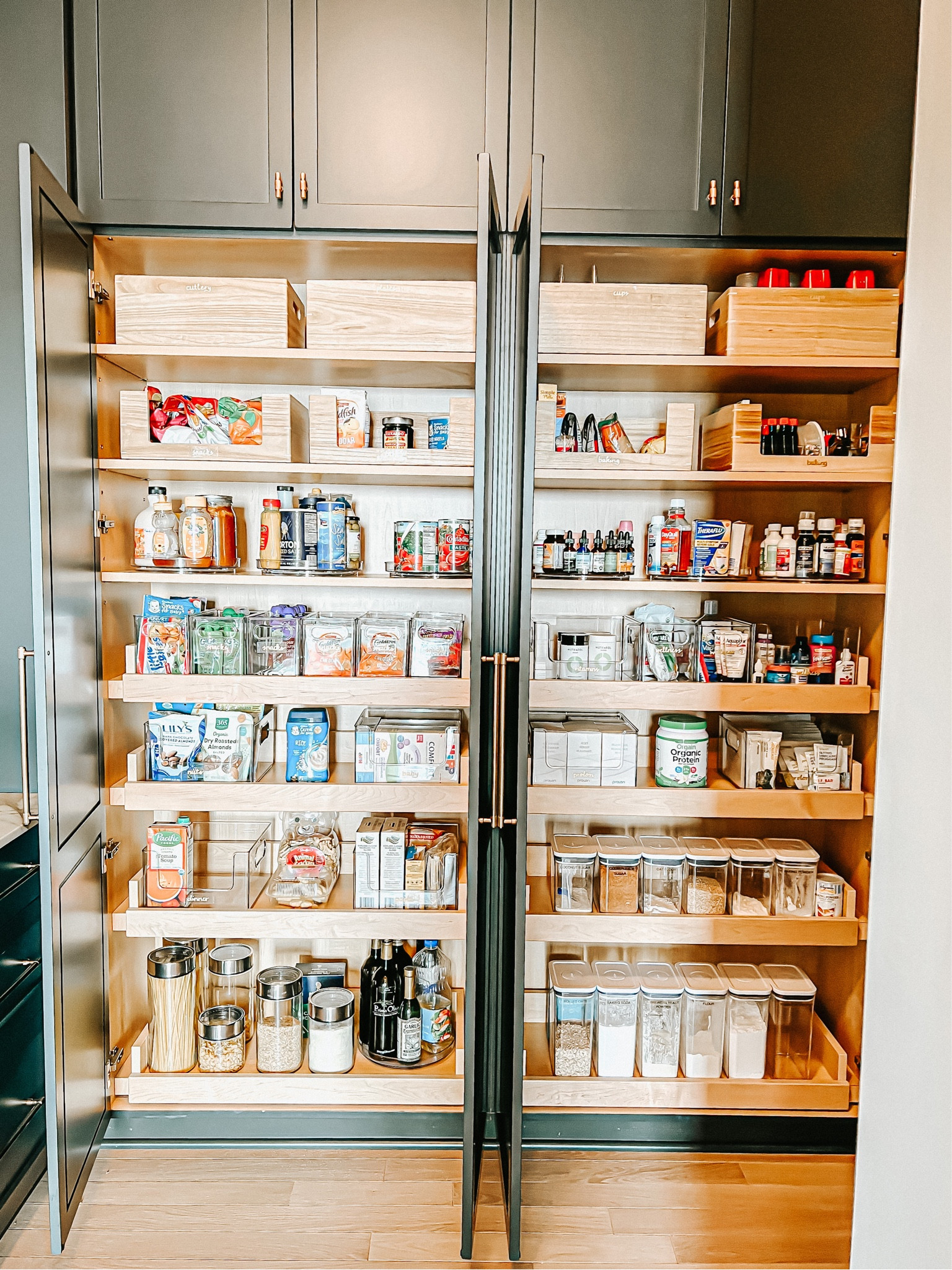 It may be a blizzard throughout most of the country but we are here to bring you all of the home organizing inspiration because there’s no better time to organize then when we are all stuck inside!
.
.
.
.
#organizedbyjm #professionalorganizer #buffalo #buffalony #homeorganization #homeinspo #pantry #pantryorganization #pantrygoals #homeinspiration #organizingideas #organizinginspiration #howyouhome #getorganized #organizing #organized #newbuild #kitchendesign #homedesign #homegoals #pantrydesign #lovetohome #ltkhome #housebeautiful #luxuryhomes #snowday #tidy #homeorganizer #organization #flashesofdelight

#LTKhome #LTKfamily #LTKFind