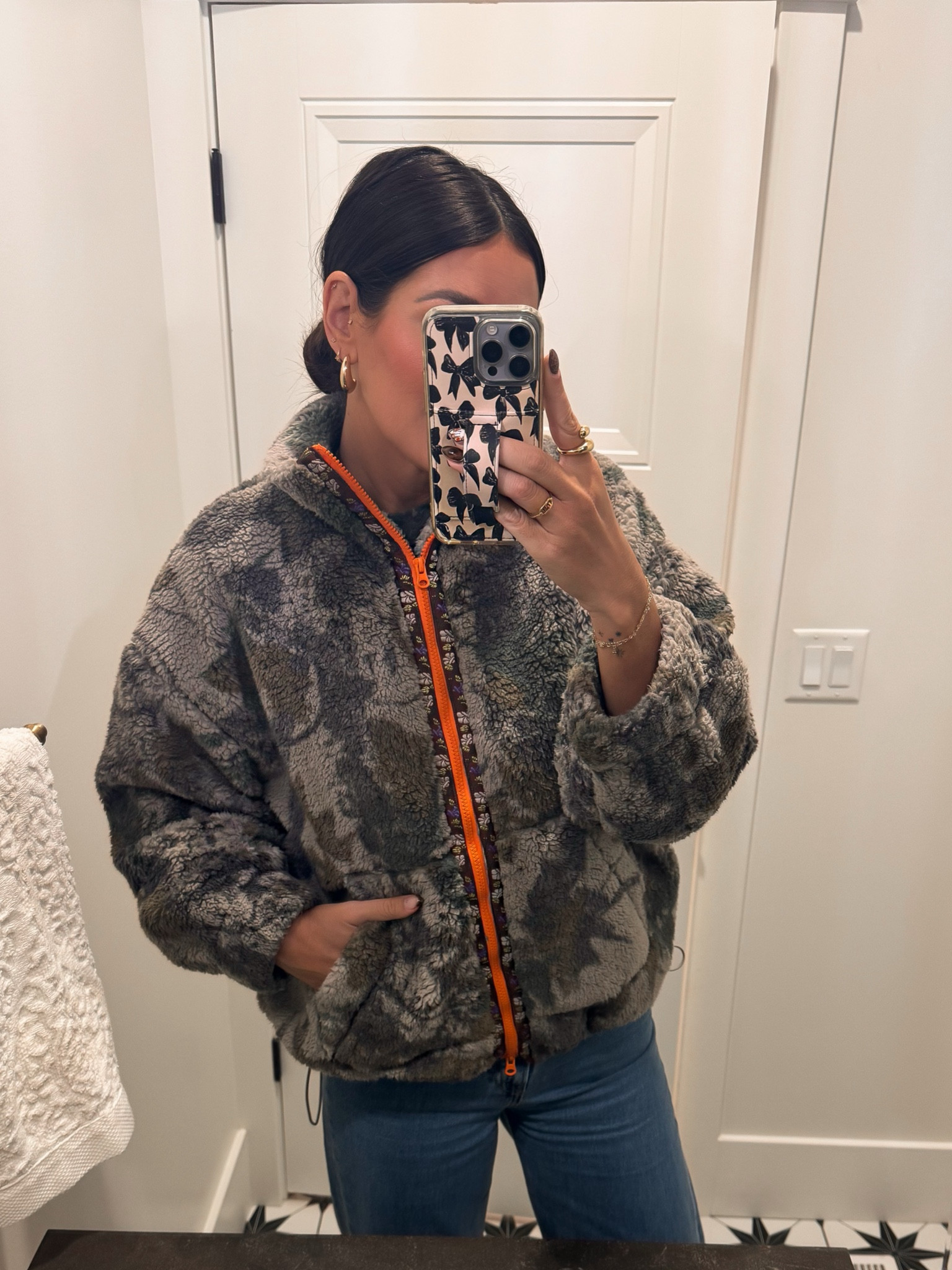 Camo fleece jacket size small 

#LTKFindsUnder50 #LTKFindsUnder100 #LTKStyleTip