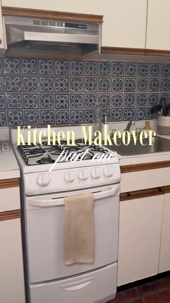 Kitchen makeover part 1!

Kitchen makeover kitchen renovation 