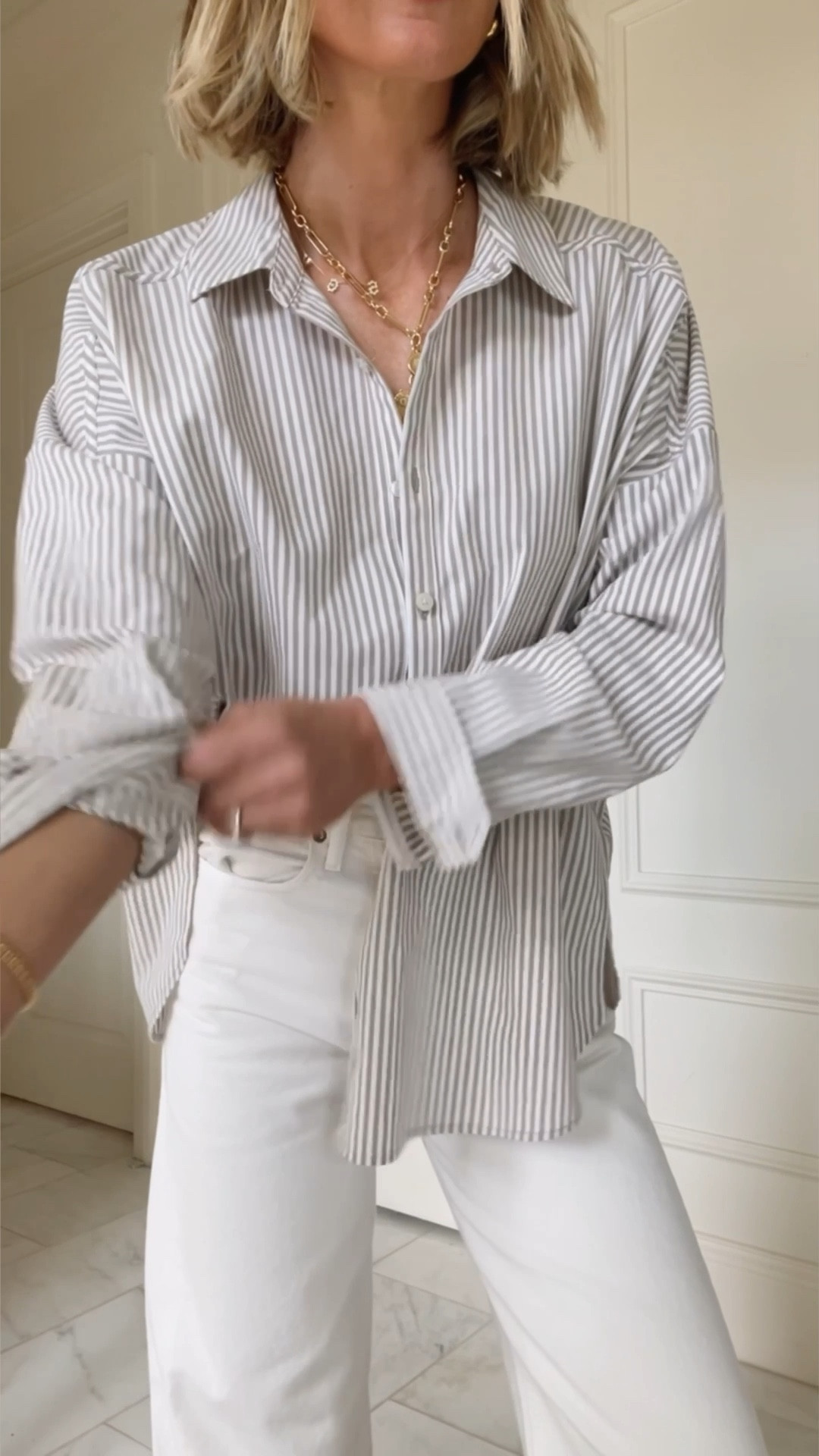 Styling these white jeans two different 2 different ways. 

Cellajaneblog 
Spring fashionn