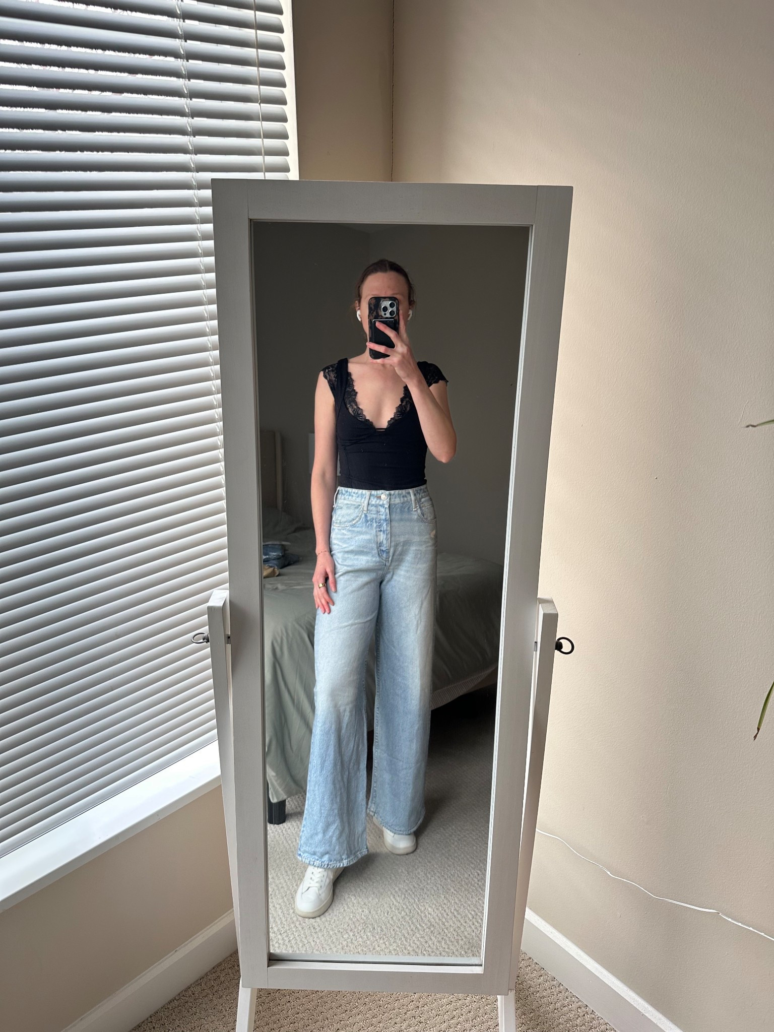 Intimate V neck Free People Top

Jeans are Rag & Bone 

#LTKootd #LTKTravel #LTKBeauty