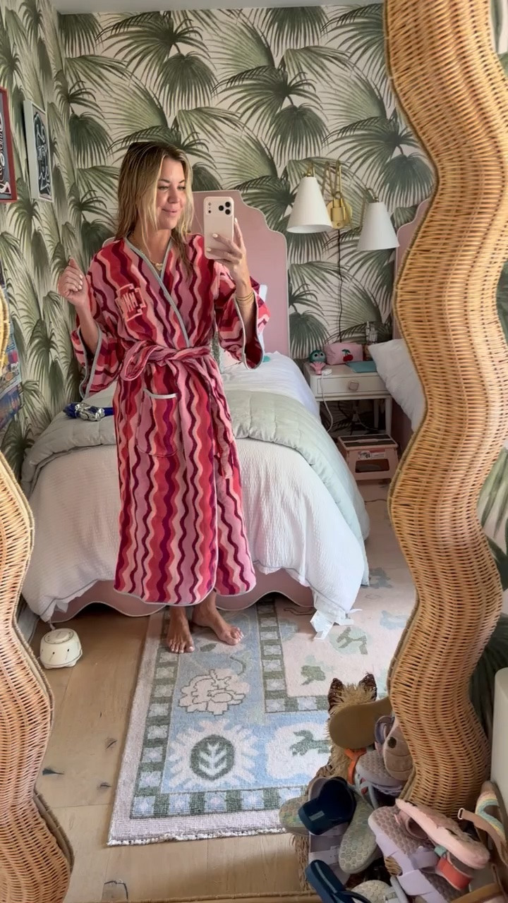 My new weezie robe, which I am loving🩷

#LTKmomlife #LTKgrwm #LTKOver40