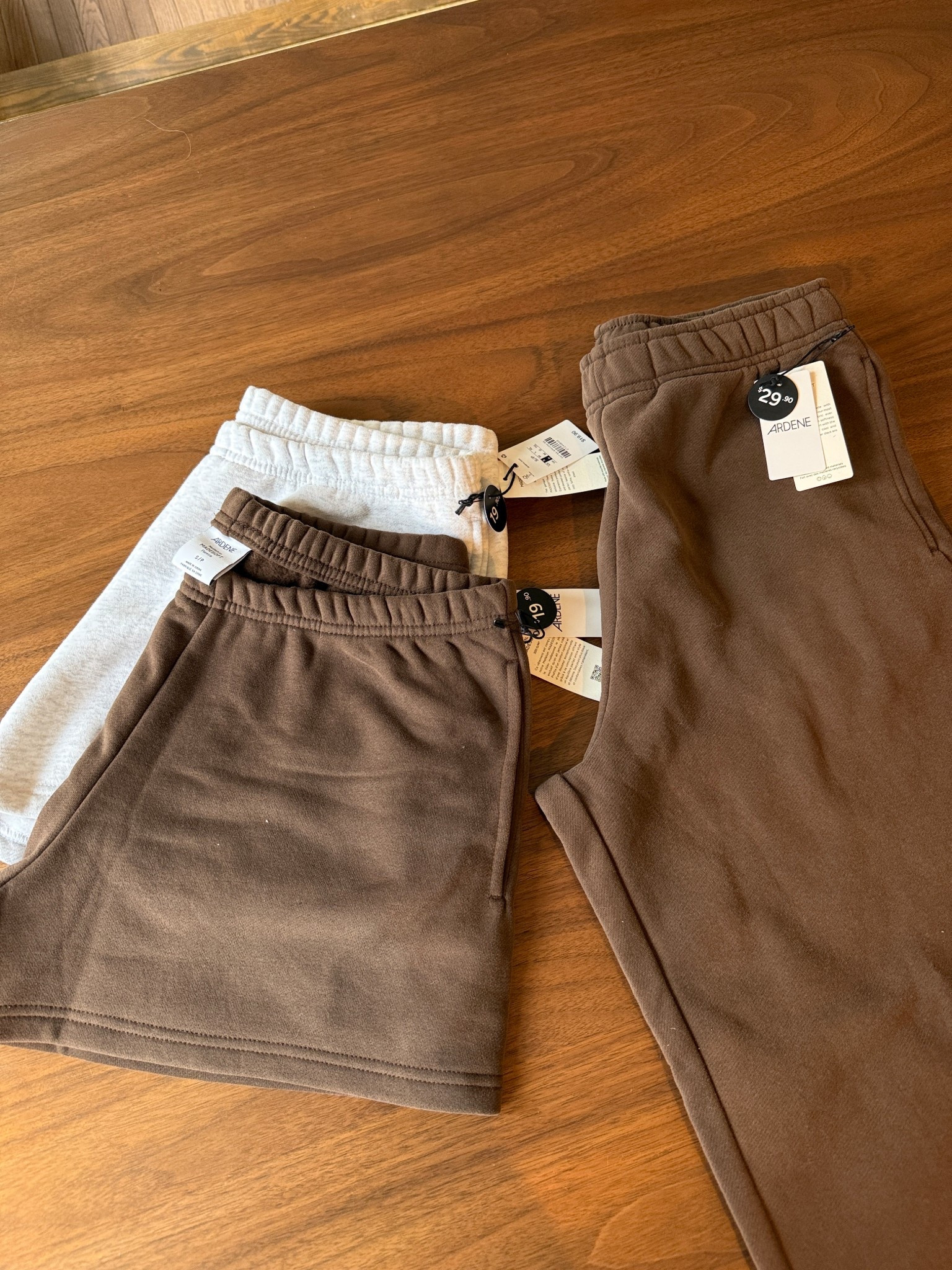 Love a summer sweatshort. 🥹🤎 I’m going to also buy the green. They’re so soft and just slightly bigger fit. I got a small in all of them. They even have pockets - you will love!!!  #cozy #sweatshort #summer

#LTKcanada