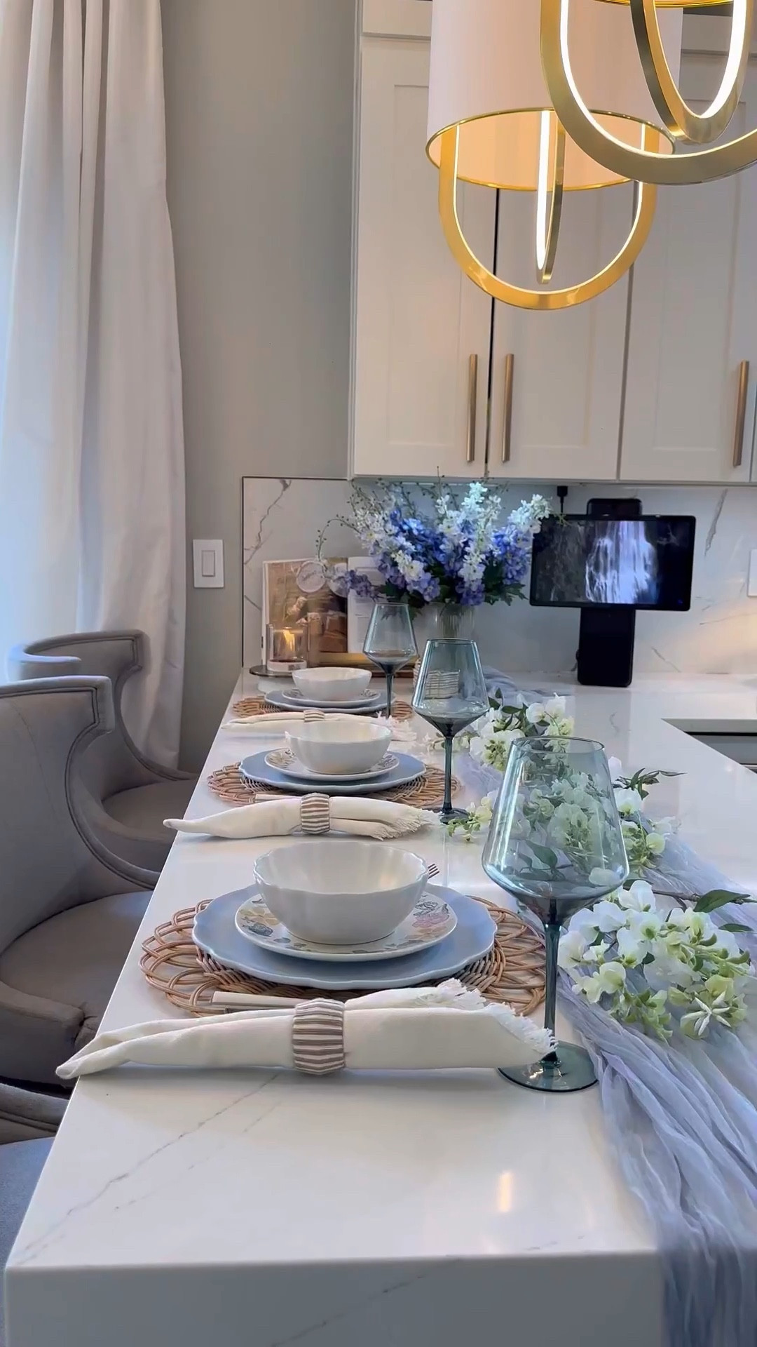 Set a gorgeous spring tablescape on your kitchen island 💙

#LTKHome #LTKSaleAlert