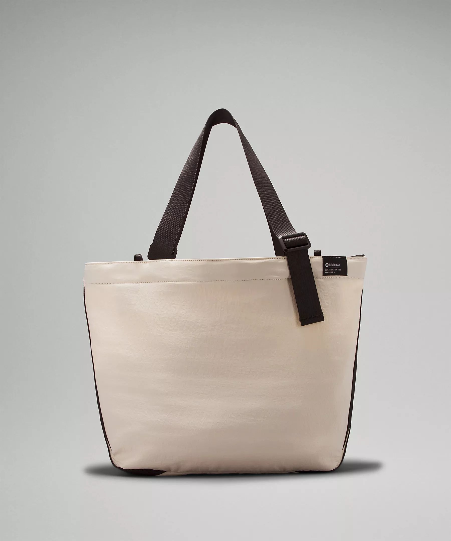 Clean Lines Tote Bag 22L | Unisex Bags,Purses,Wallets | lululemon | Lululemon (US)