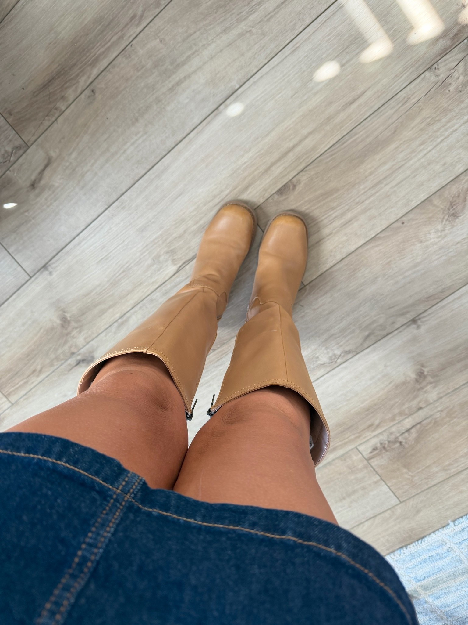 Petite girls, mini + knee boots = instant leg length ✨ This whole look is Loft, and it's 50% off right now, so grab your size before it's gone! Every piece linked.