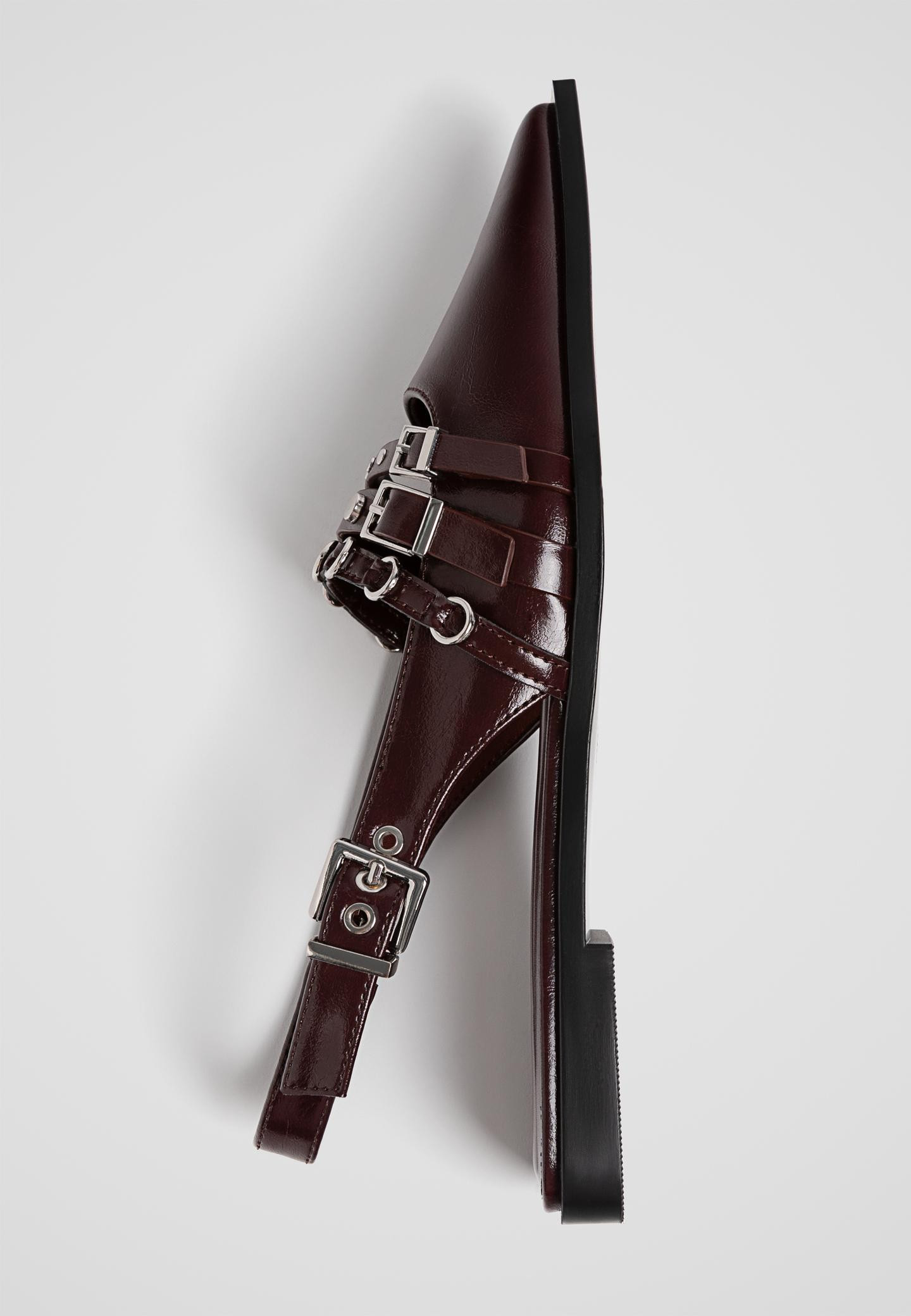 Flat strappy shoes with buckles - Women's fashion | Stradivarius United Kingdom | Stradivarius (UK)