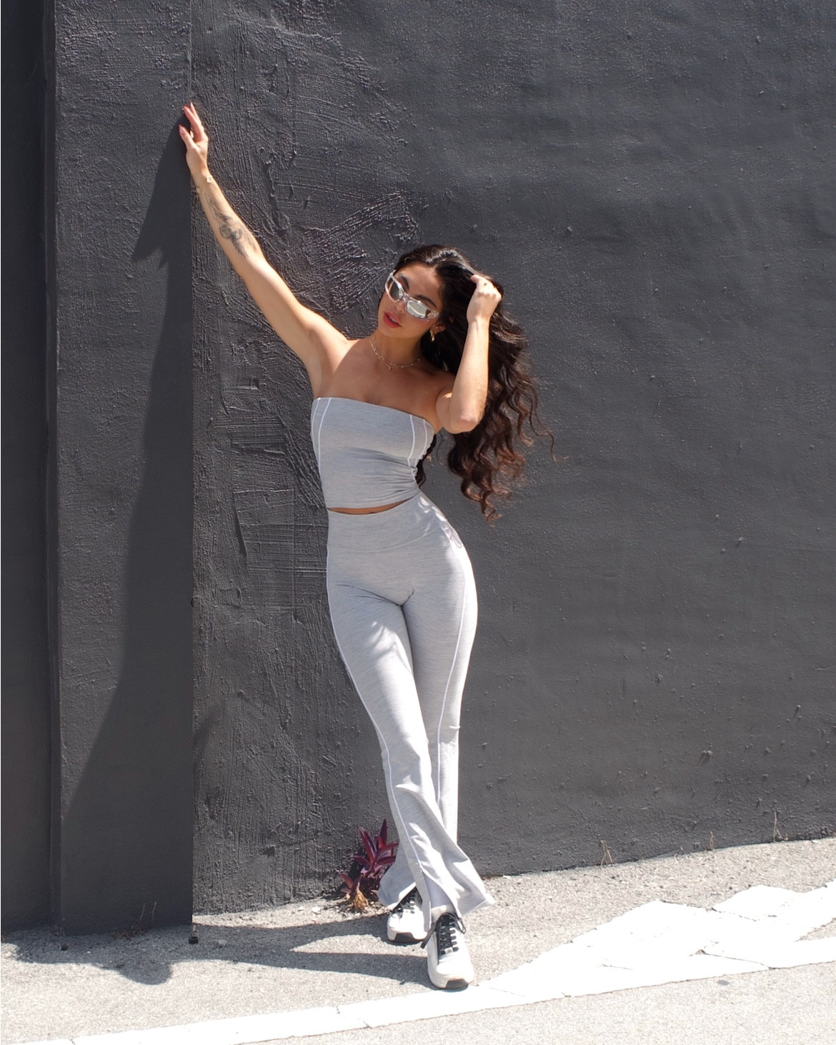 Want the comfiest groutfit? Perfect for Sundays if you ask me🩶 I love that flare pants are back in🙈 the lines on the fit contours my figure so nicely. 

#LTKStyleTip #LTKFitness #LTKFindsUnder100