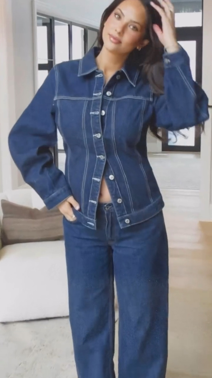 Just a girl who loves her denim 💙 
@abercrombie #abercrombiepartner 

Linked my favorites on @shop.ltk 
https://liketk.it/55kaj