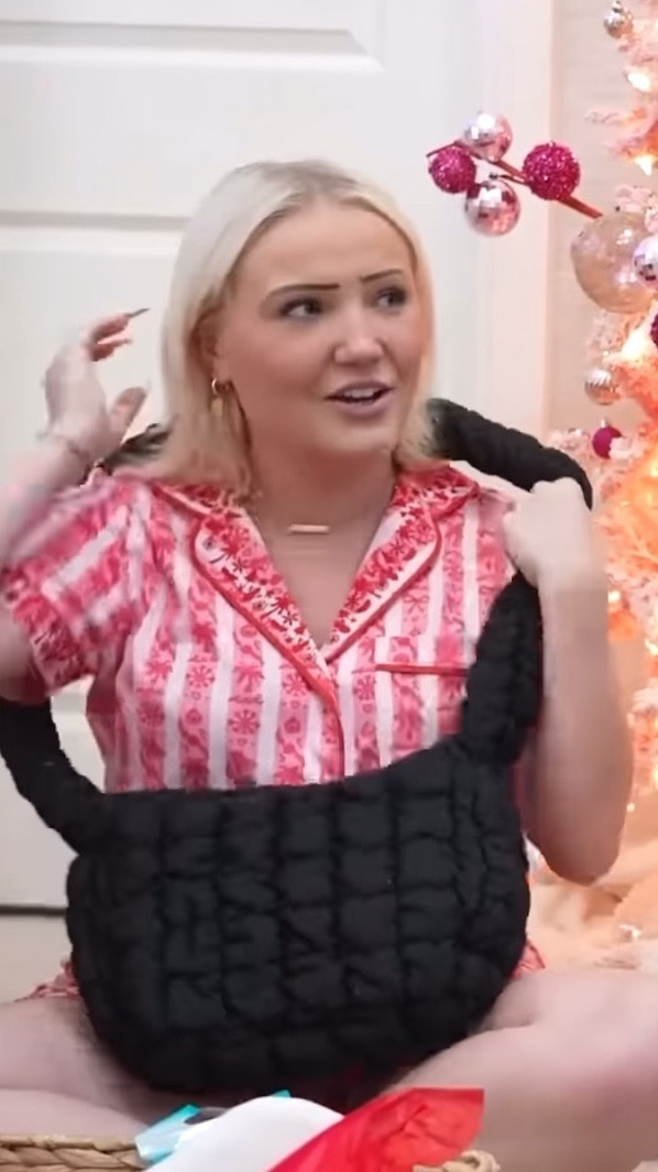 SaiDee’s sister gift exchange haul 🎄🖤 Shop her favorites!

#LTKHoliday #LTKGiftGuide #LTKFindsUnder50