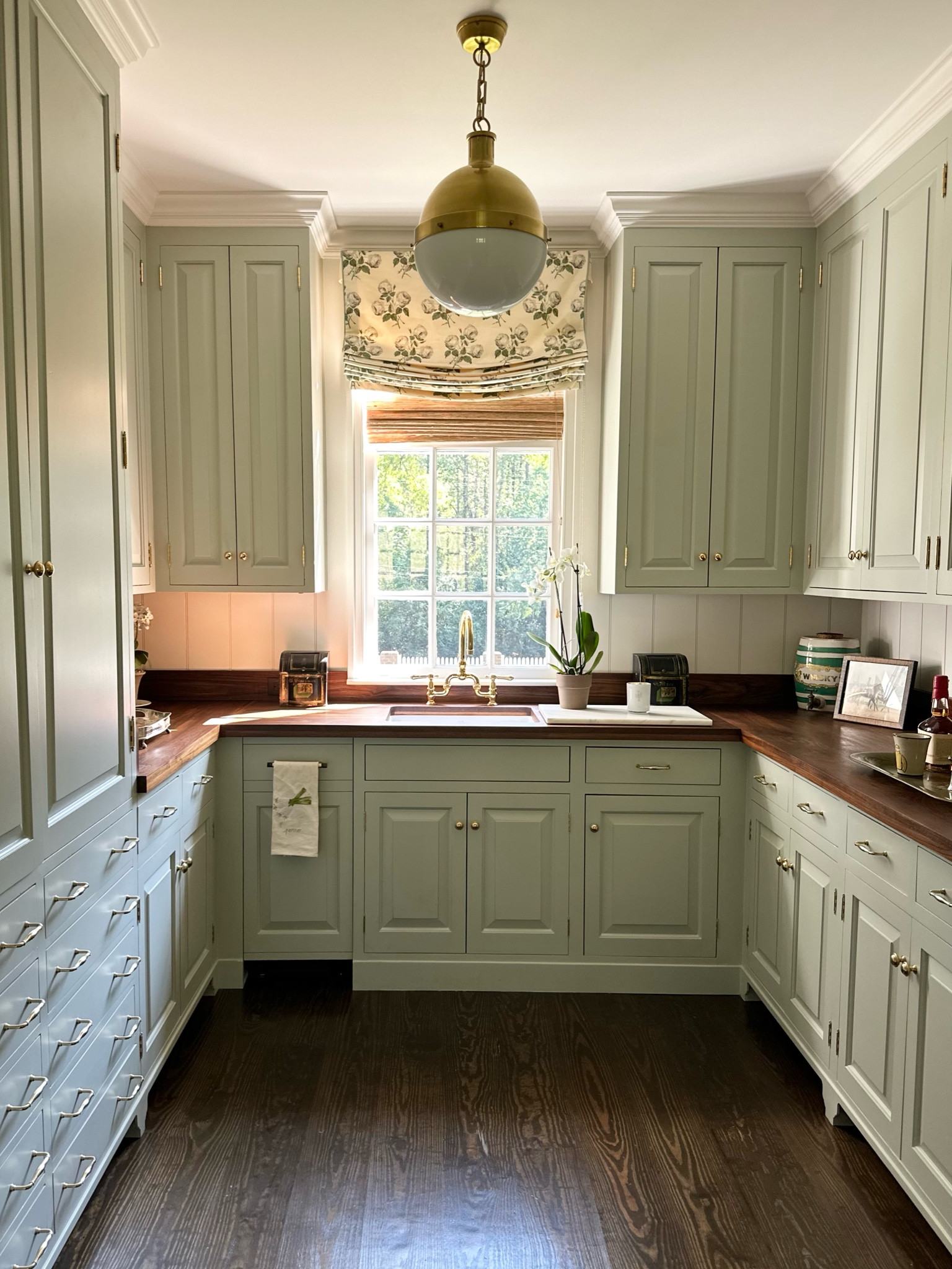Kate Morrison’s butler pantry was a happy place in the home! Farrow & Ball paint and Bowood wallpaper and Roman shades with butcher block countertops was a total complete dream! 

#LTKHome