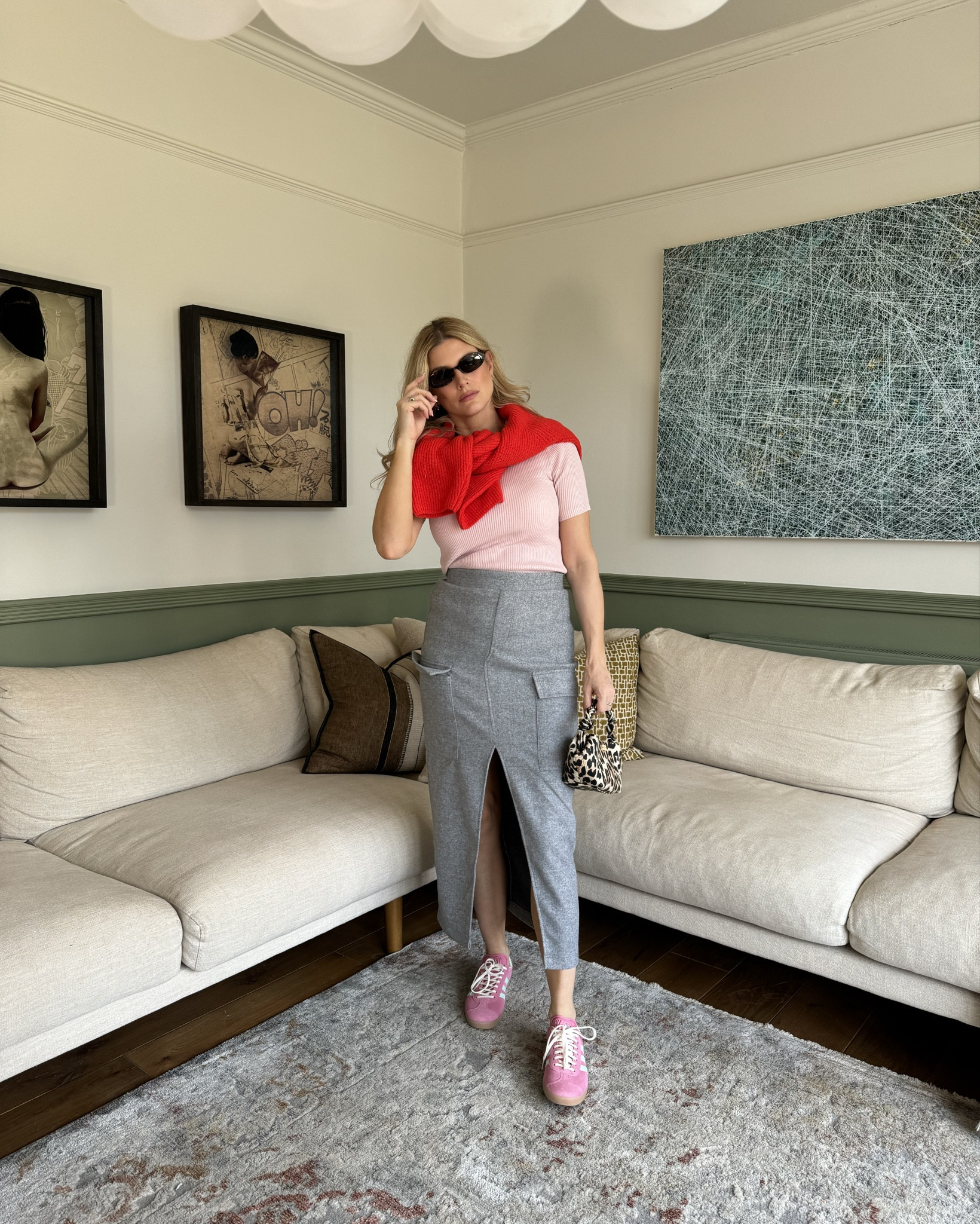 Spring summer with my favourite colour combo 😍

Red knit jumper - Hush
Pink short sleeve top - M&S
Grey midi skirt - Mango
Tortoise shell sunglasses - Le Spec 
Leopard print bag - Ganni
Pink and blue trainers - Adidass