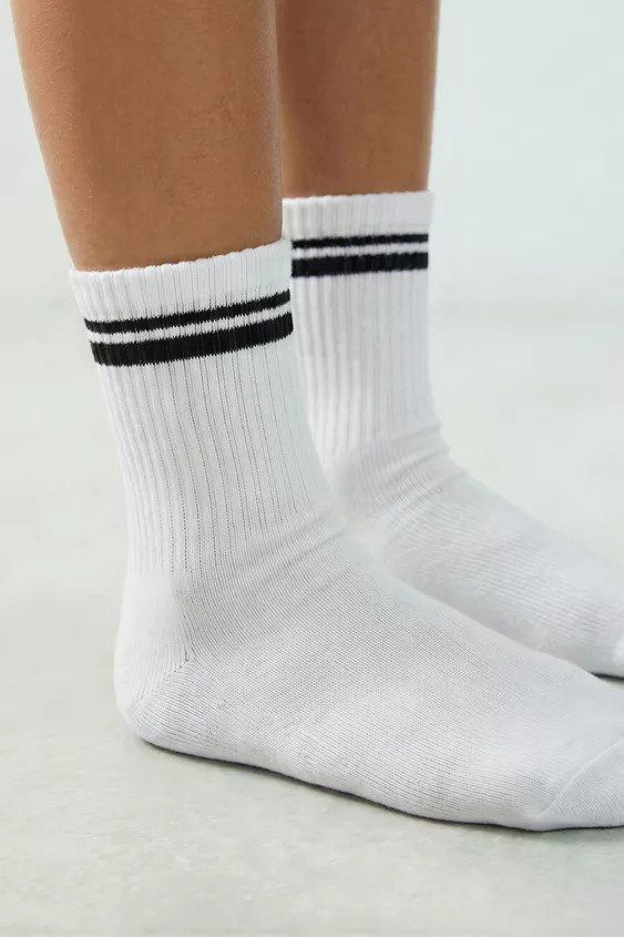 LOT DE DEUX CHAUSSETTES MI-HAUTES À RAYURES SPORTIVES | Zara FR