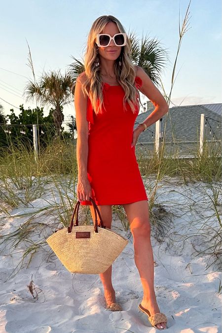 What I wore tonight on vacation! The tie straps are usually tied up top of the shoulder but I loved tying them lower for a different look! Wearing xs

#LTKTravel #LTKFindsUnder50 #LTKStyleTip